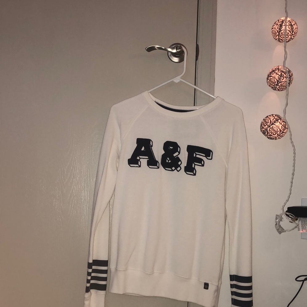super soft a & f crew neck